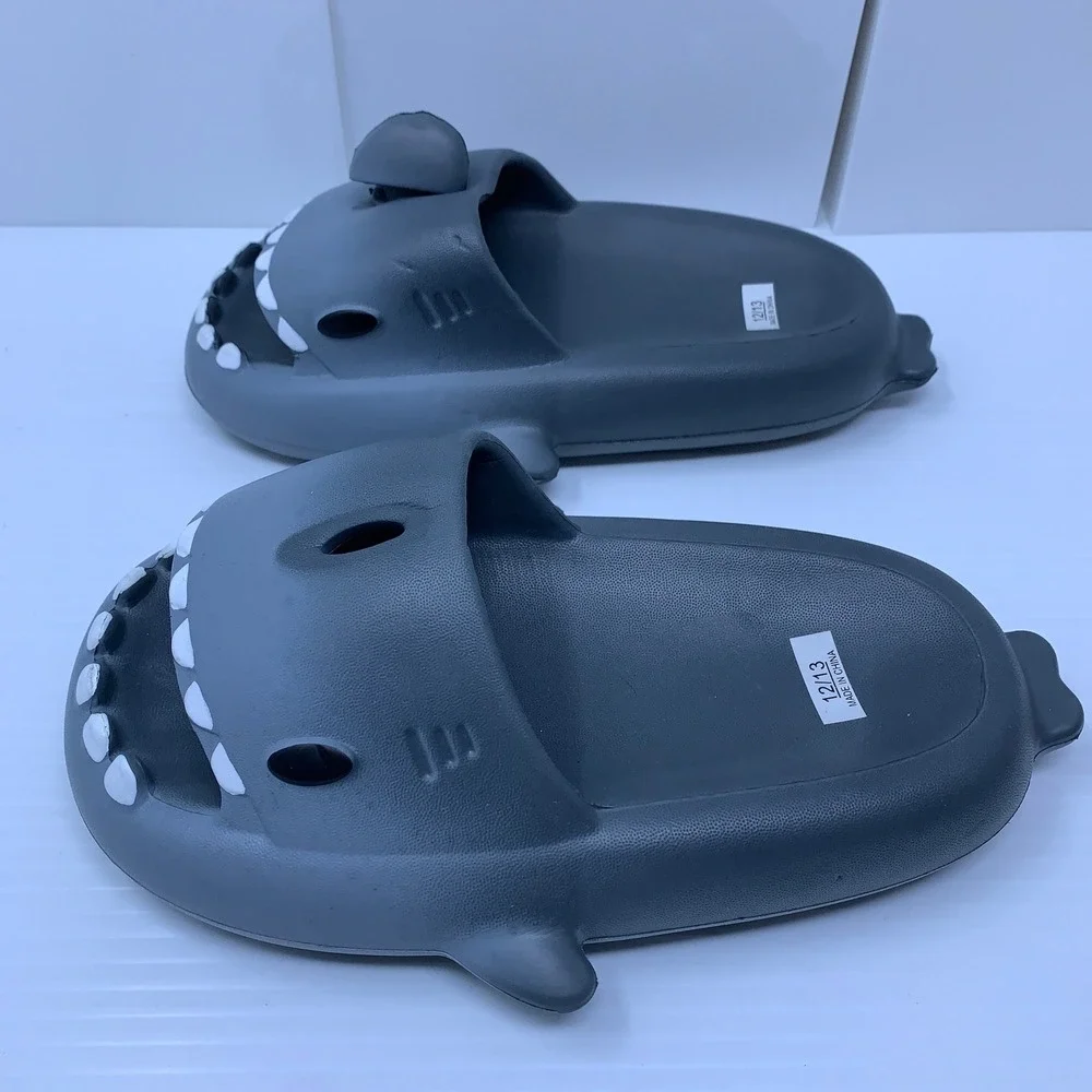 Unbranded Kids 12/13 Gray Shark Fin Open Toe EVA Foam Slide Sandals New